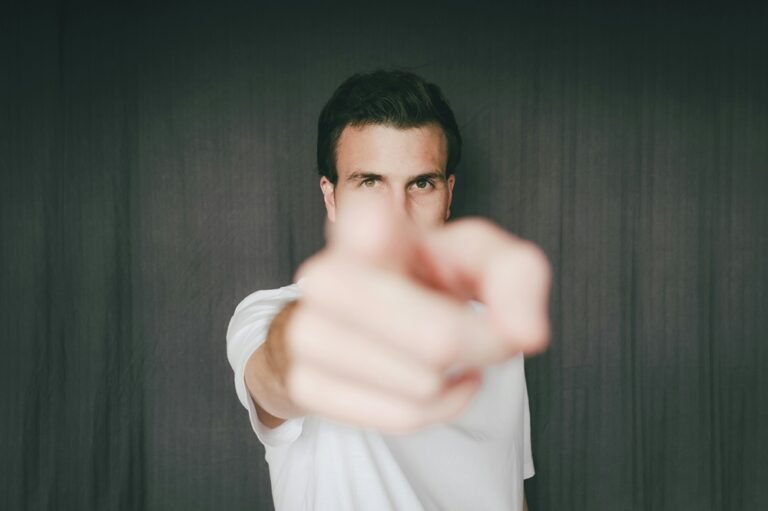 O Segredo do Imposto Dedo-Duro: O Que Você Precisa Saber Para Não Cair na Malha Fina!